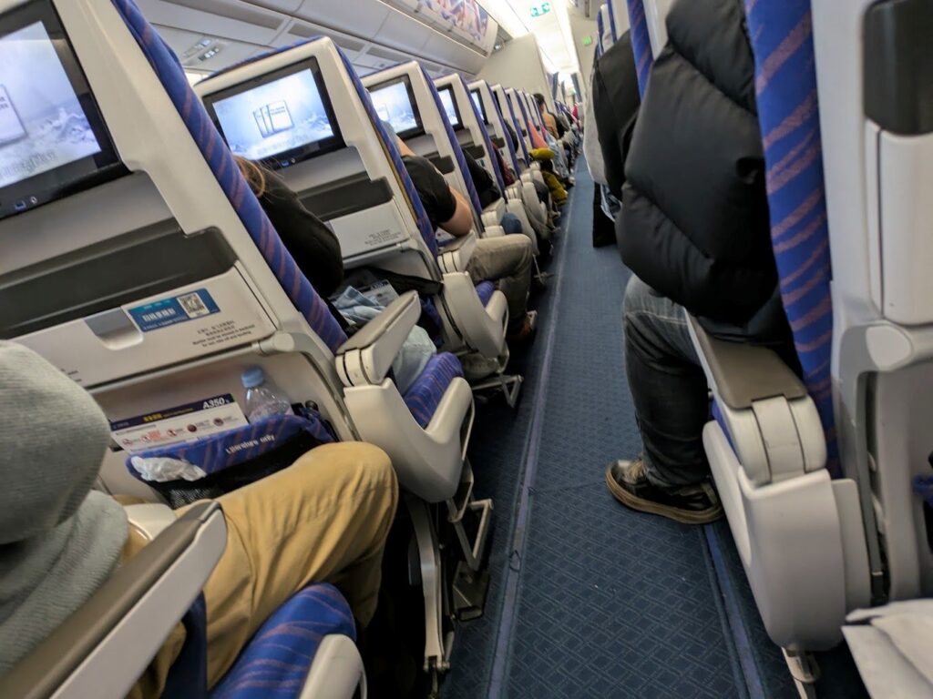 満席の機内