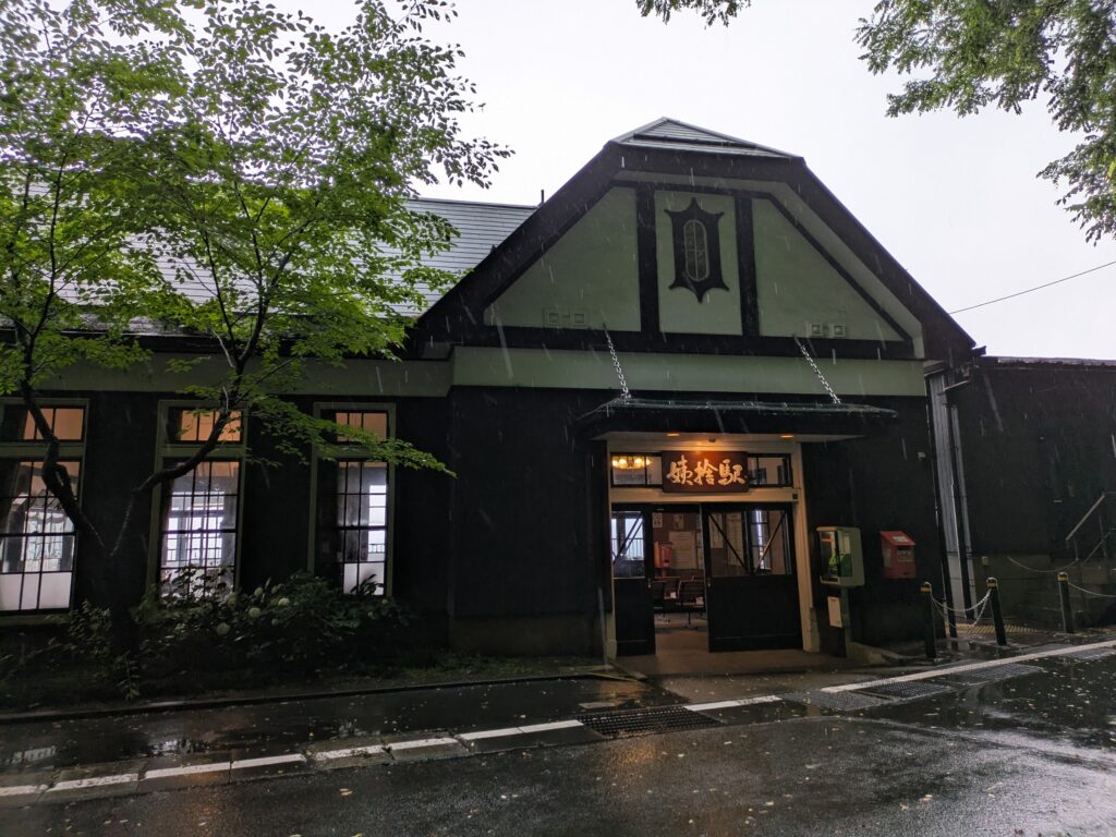 姨捨駅駅舎正面口