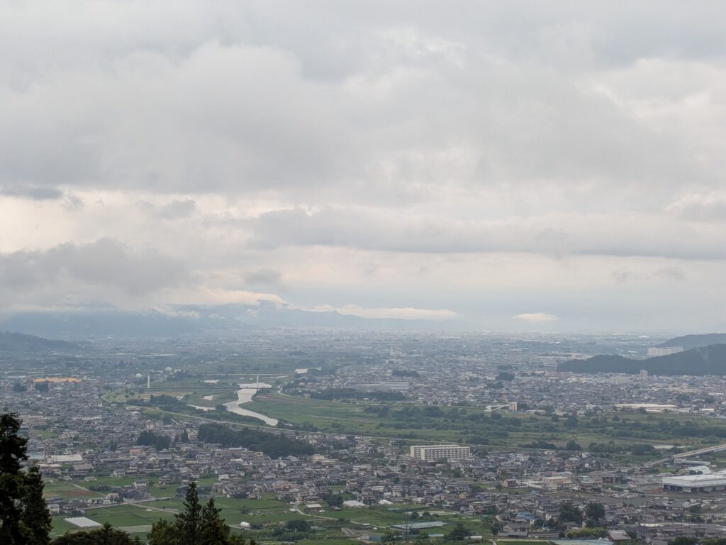 ホームからの景色千曲川