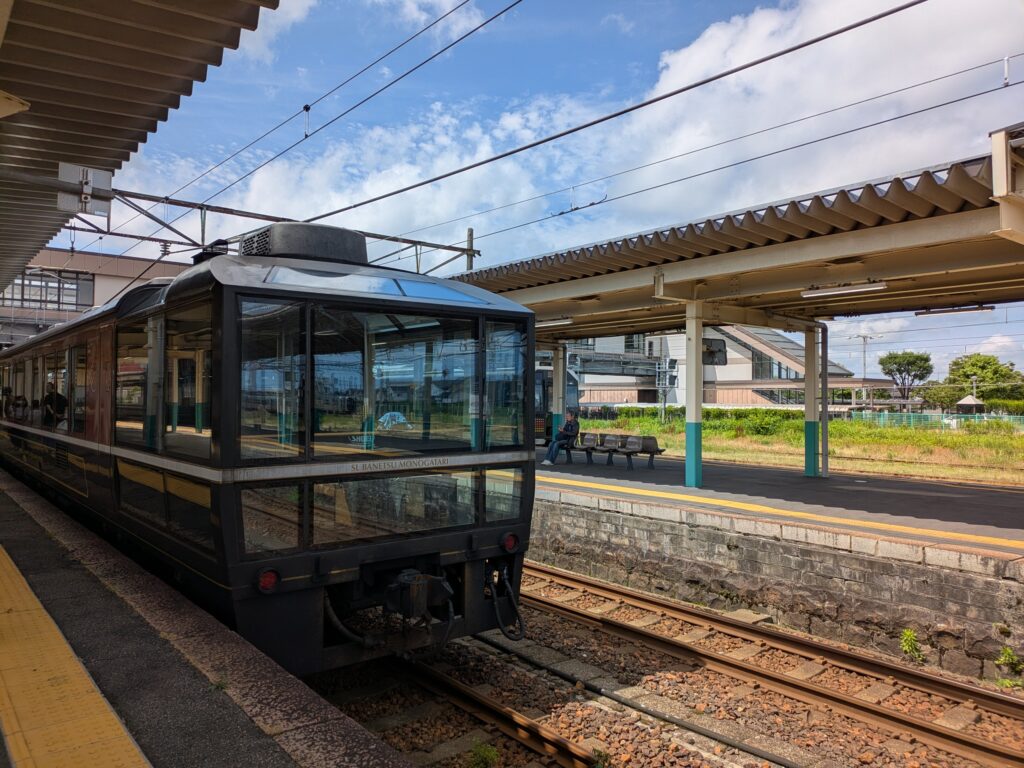 SLばんえつ物語C57系側グリーン車写真