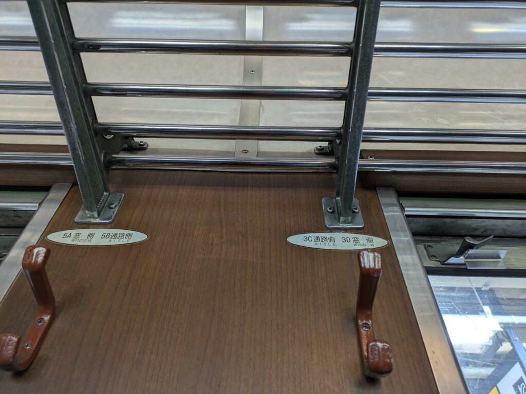 SLばんえつ物語C57系車内衣文かけ写真