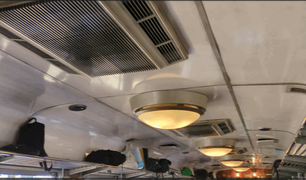 SLばんえつ物語C57系車内天井照明写真