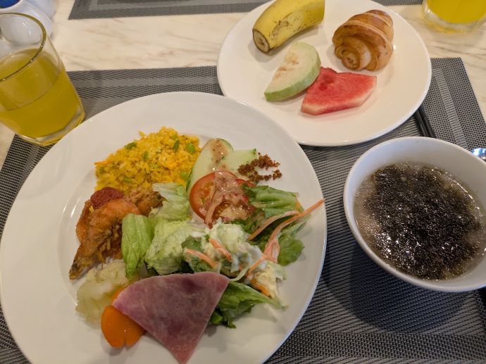 ホテルの朝食ビュッフェ